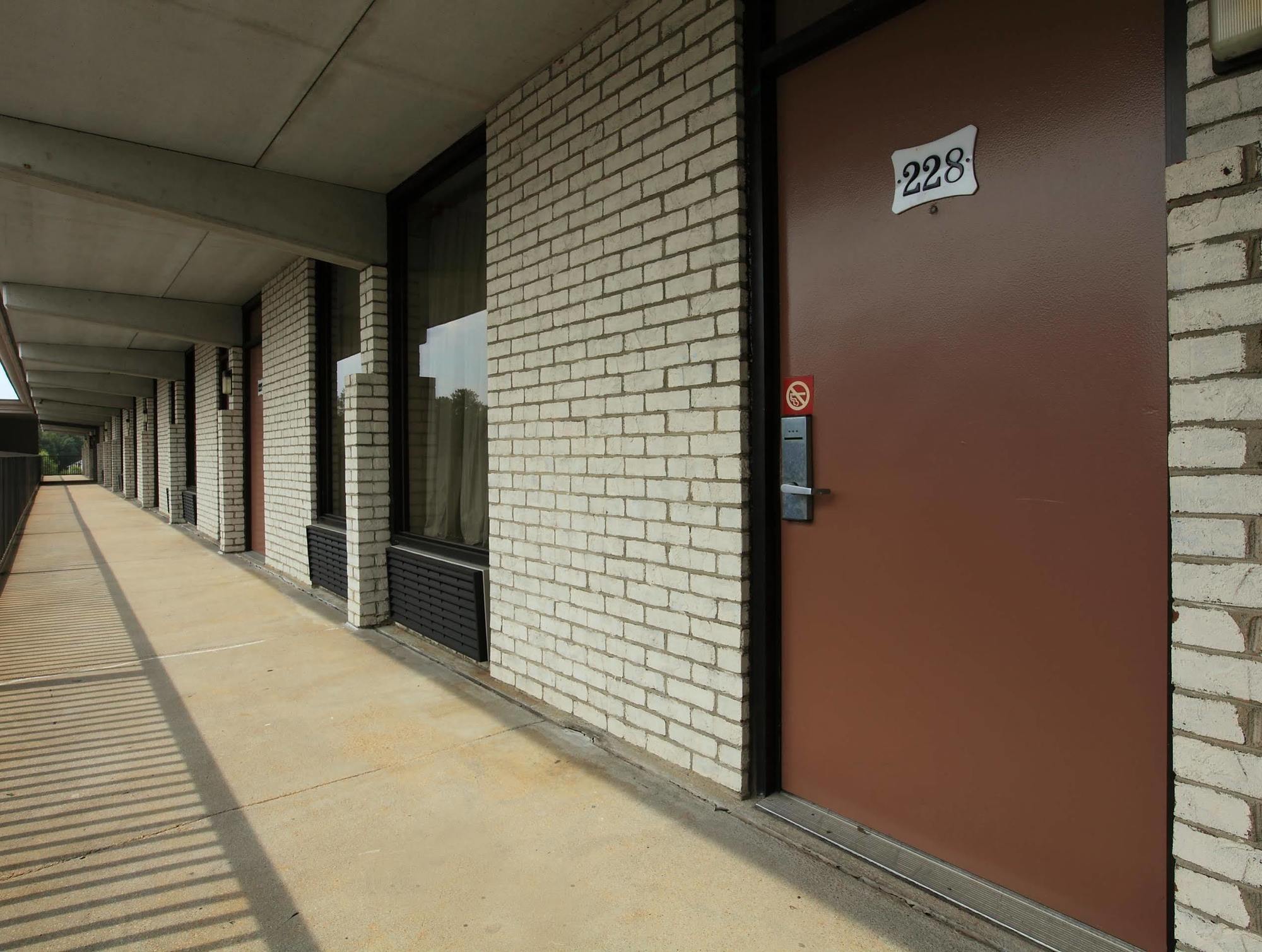 Americas Best Value Inn North Capital Raleigh Exterior photo