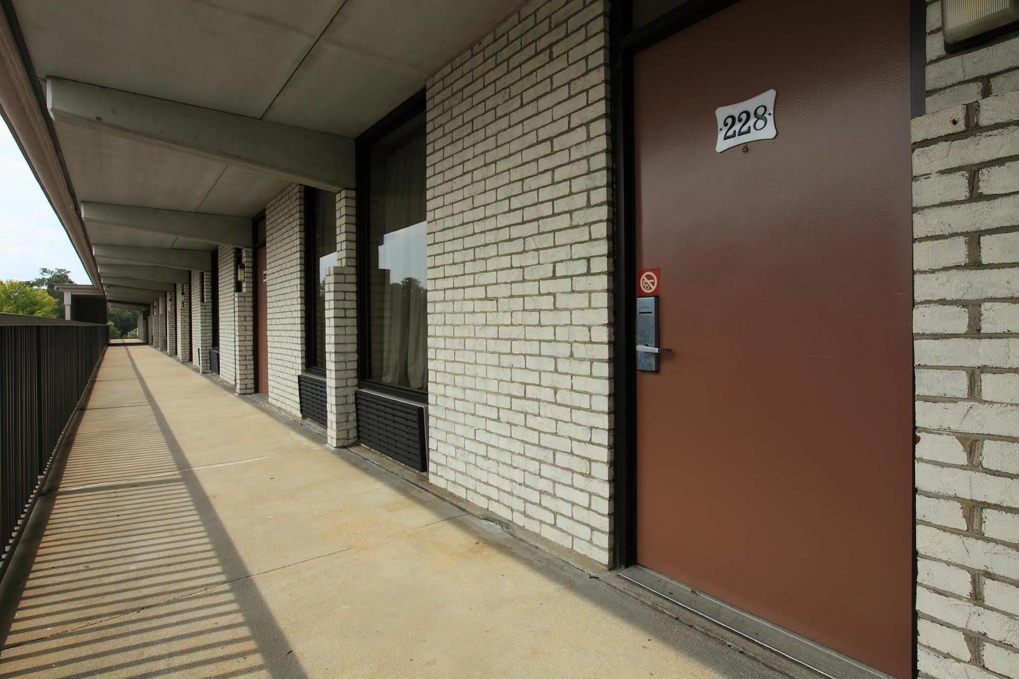 Americas Best Value Inn North Capital Raleigh Exterior photo