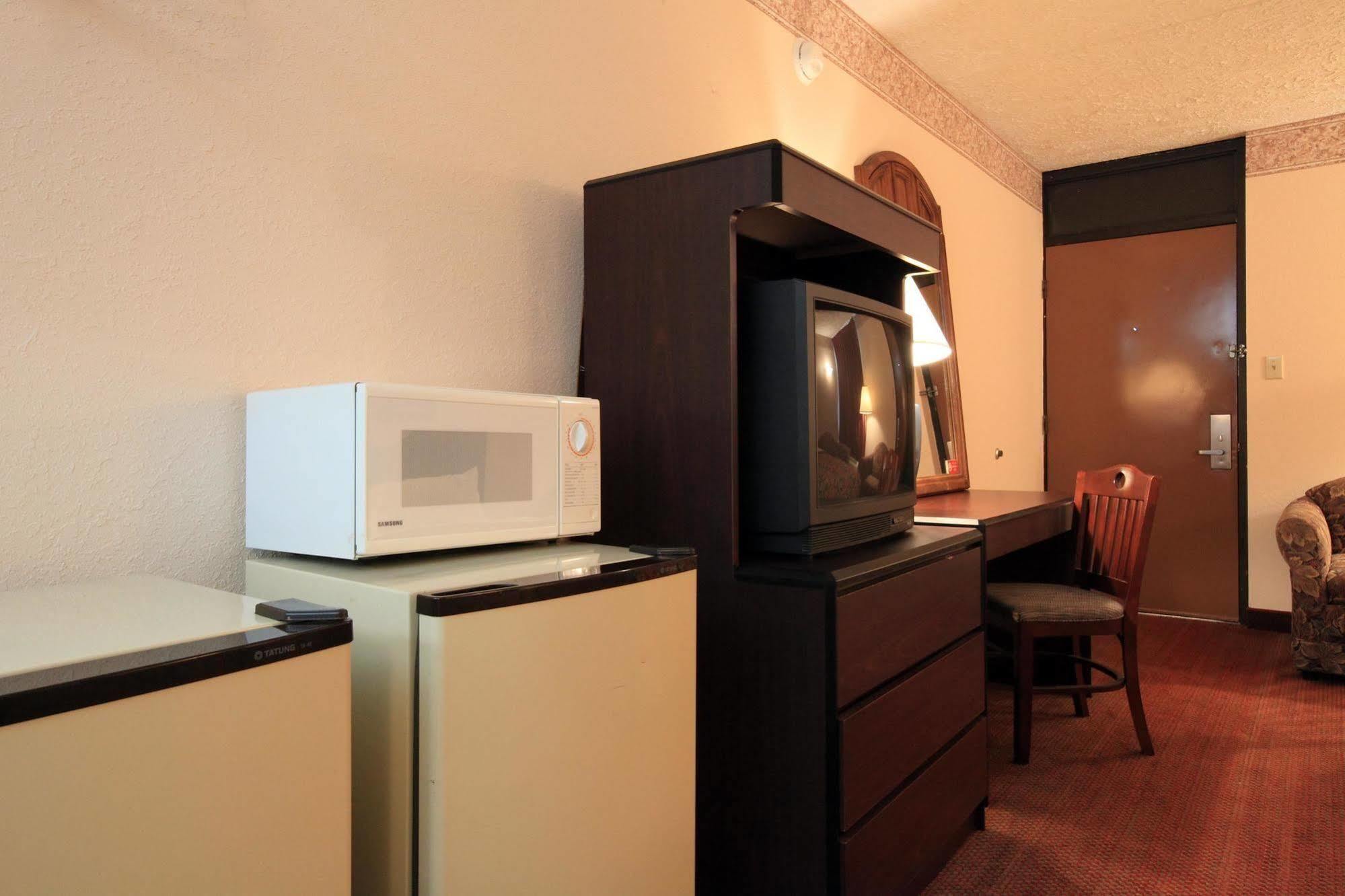 Americas Best Value Inn North Capital Raleigh Room photo