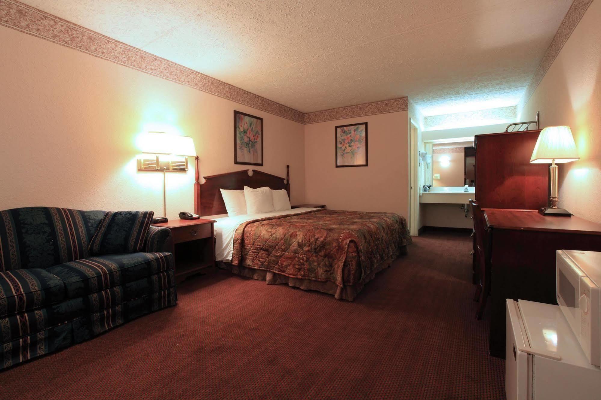 Americas Best Value Inn North Capital Raleigh Room photo